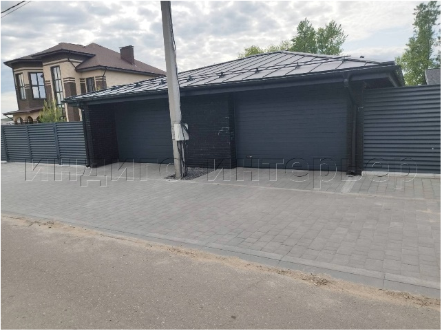 Секционные ворота серии Prestige, покрытие S-гофр, цвет RAL 7016, с автоматикой