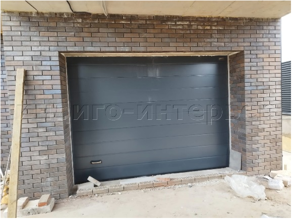 Секционные ворота Prestige, покрытие M-гофр, цвет RAL 7016, с автоматикой